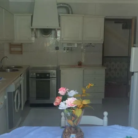 Casa Em - Setubal بيت للعطل